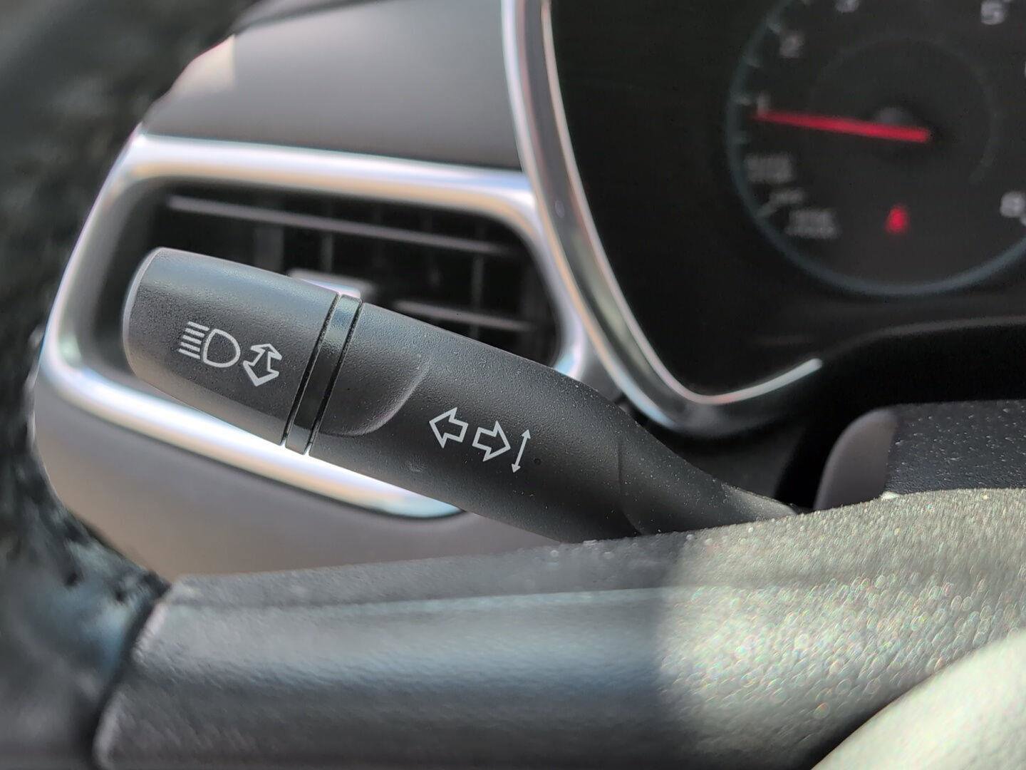 Used 2018 Chevrolet Equinox LT FWD image 23