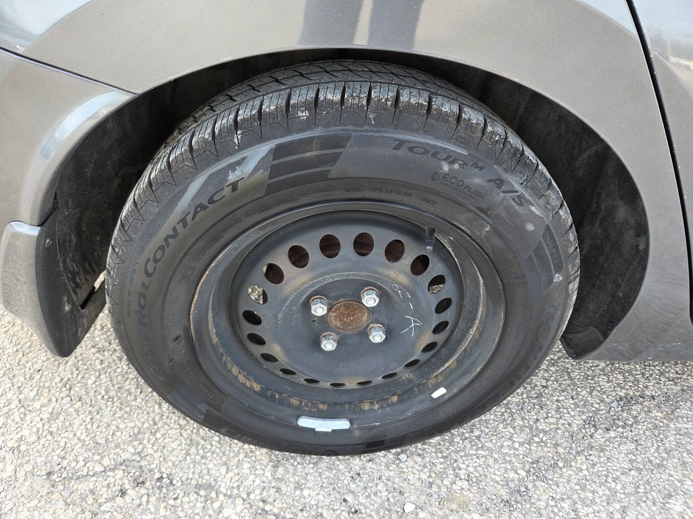 Used 2021 Nissan Versa S image 14