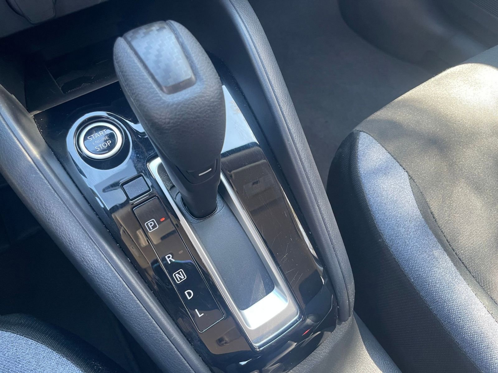 Used 2025 Nissan Versa SV image 41