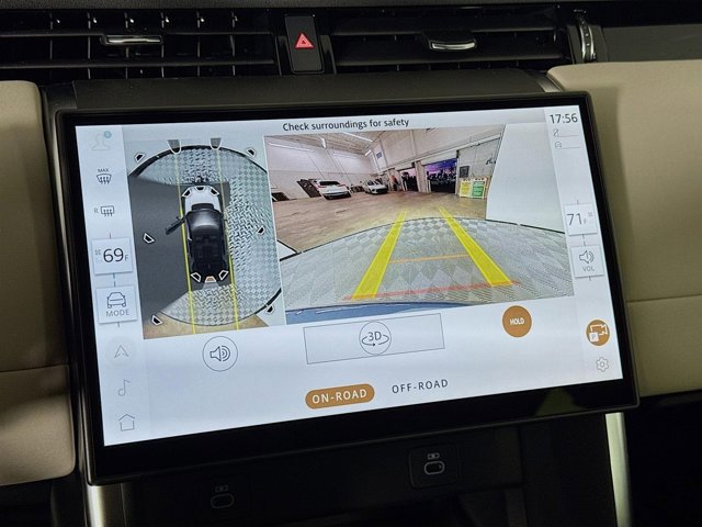Used 2025 Land Rover Discovery Sport S image 17