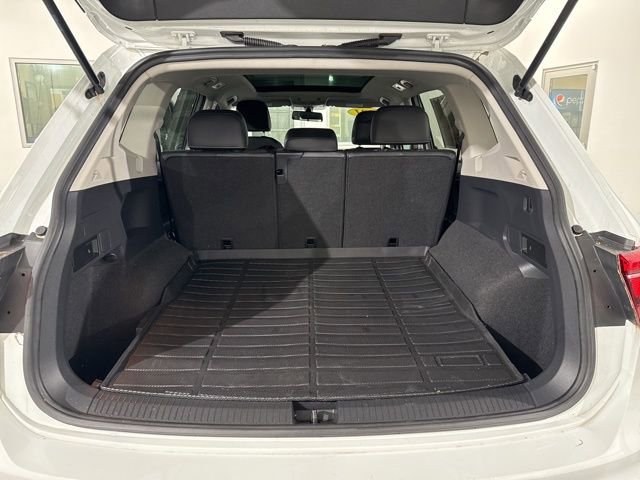 Used 2021 Volkswagen Tiguan SE w/ Panoramic Sunroof Package AWD/4WD image 11