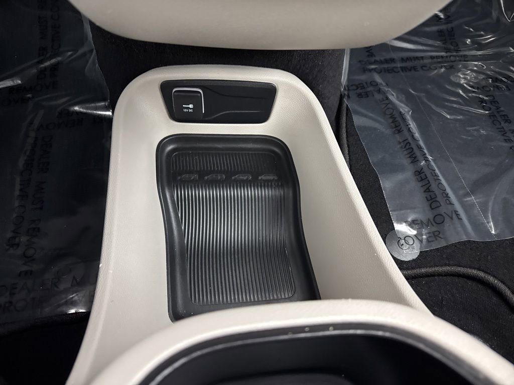 Used 2023 Chrysler Pacifica Touring-L FWD image 24