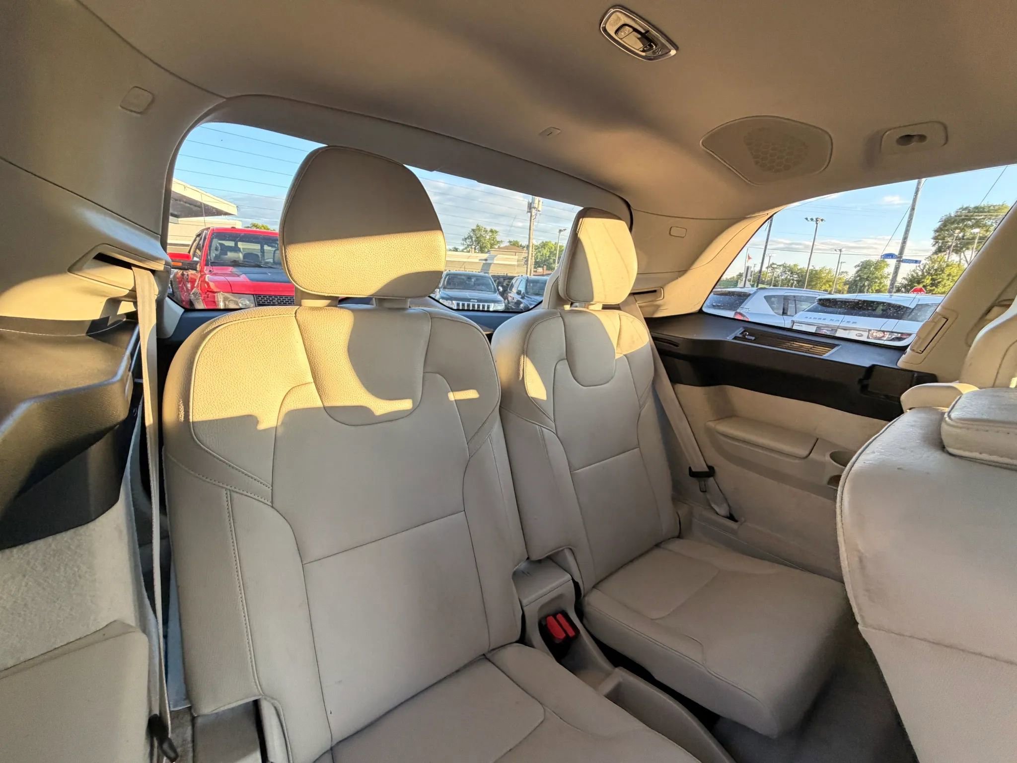 Used 2016 Volvo XC90 T6 Momentum w/ Momentum Plus Package AWD/4WD image 27