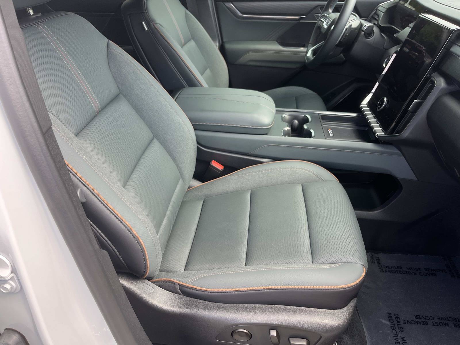 Used 2024 GMC Acadia AT4 w/ Luxury Package AWD/4WD image 43