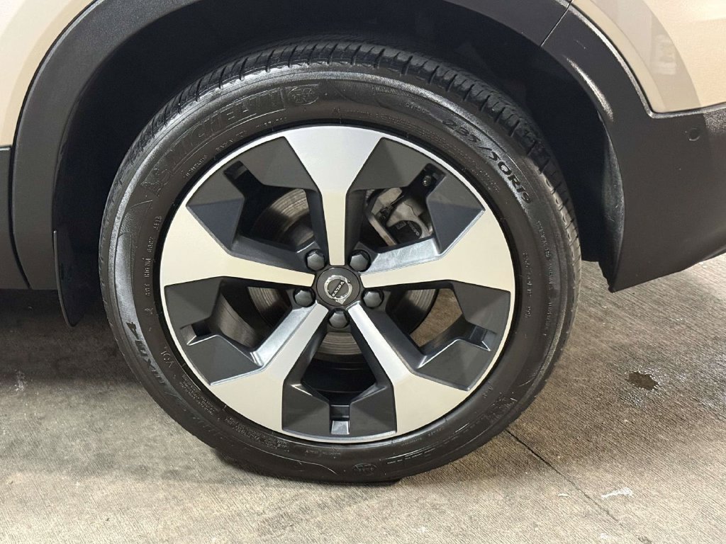 Used 2024 Volvo XC40 B5 Plus AWD/4WD image 13