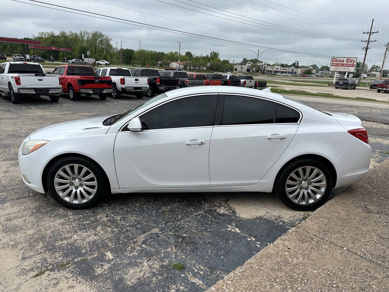Used 2012 Buick Regal Leather FWD image 6