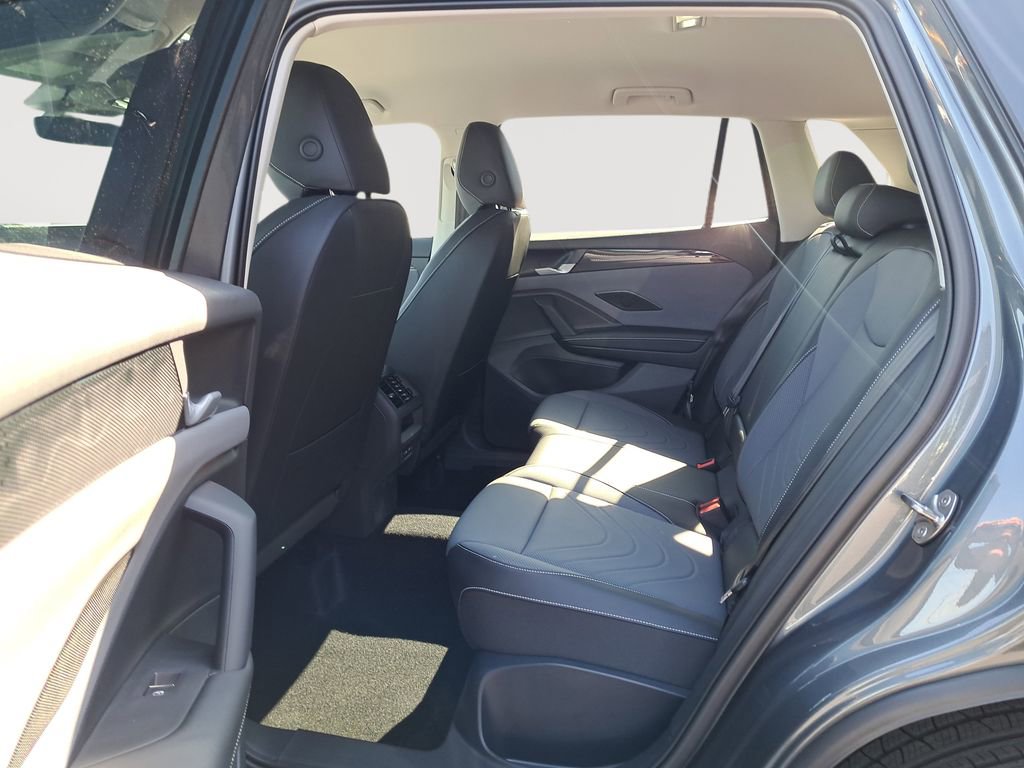 New 2025 Volkswagen Tiguan SE image 14