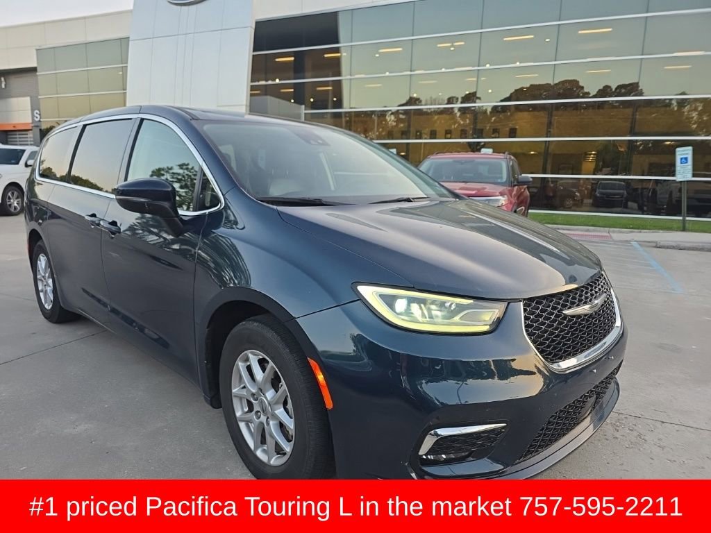 Used 2023 Chrysler Pacifica Touring-L image 2
