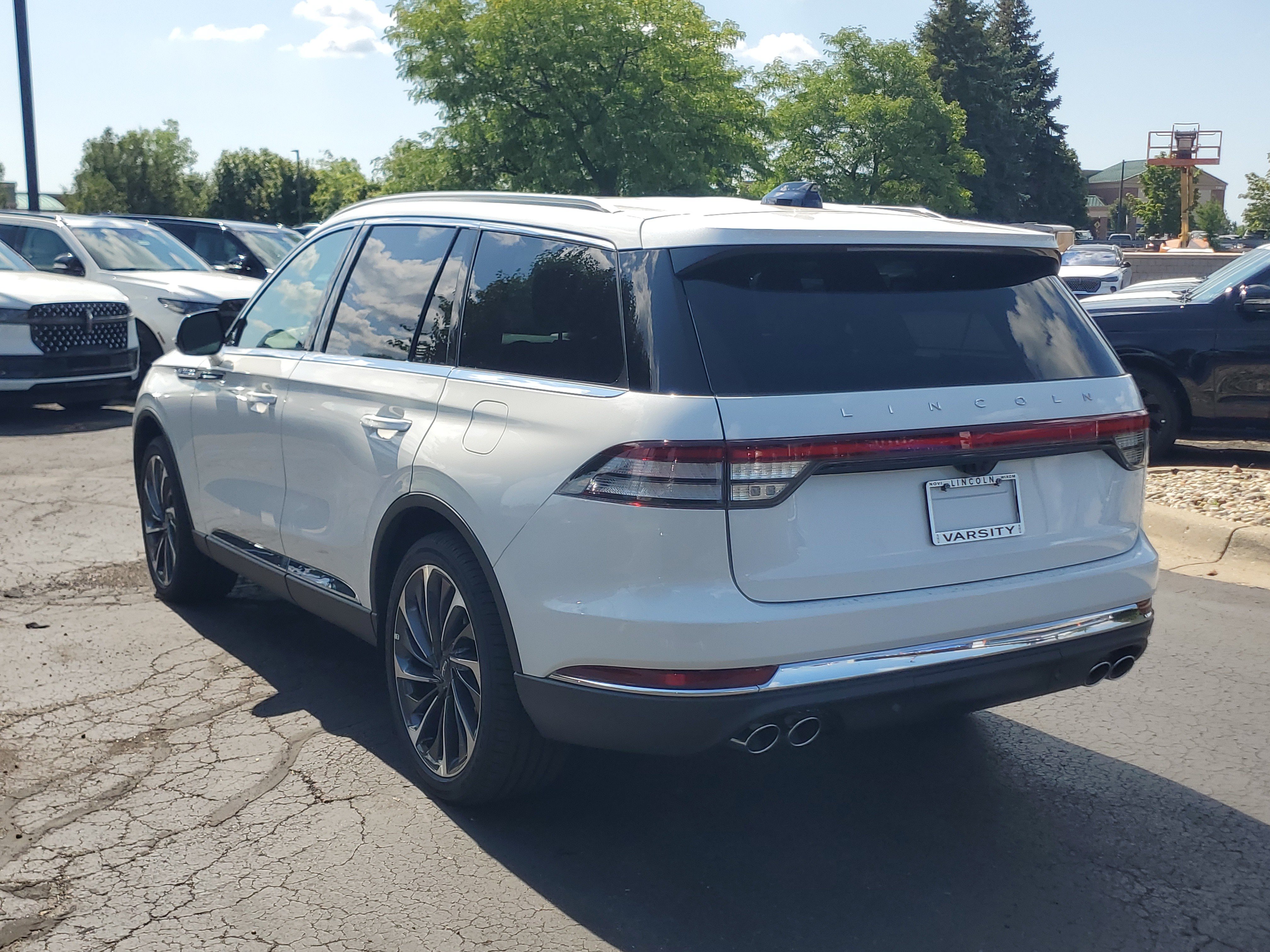 New 2026 Lincoln Aviator Reserve AWD/4WD image 3