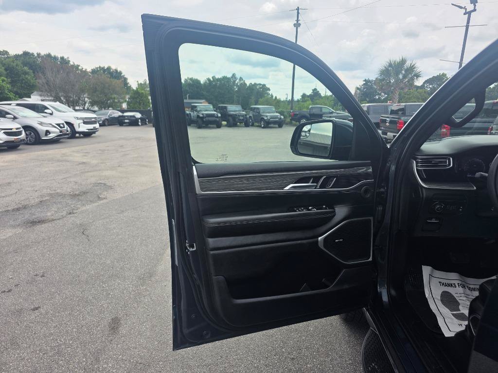 Used 2022 Jeep Wagoneer Series III w/ Convenience Group I AWD/4WD image 6