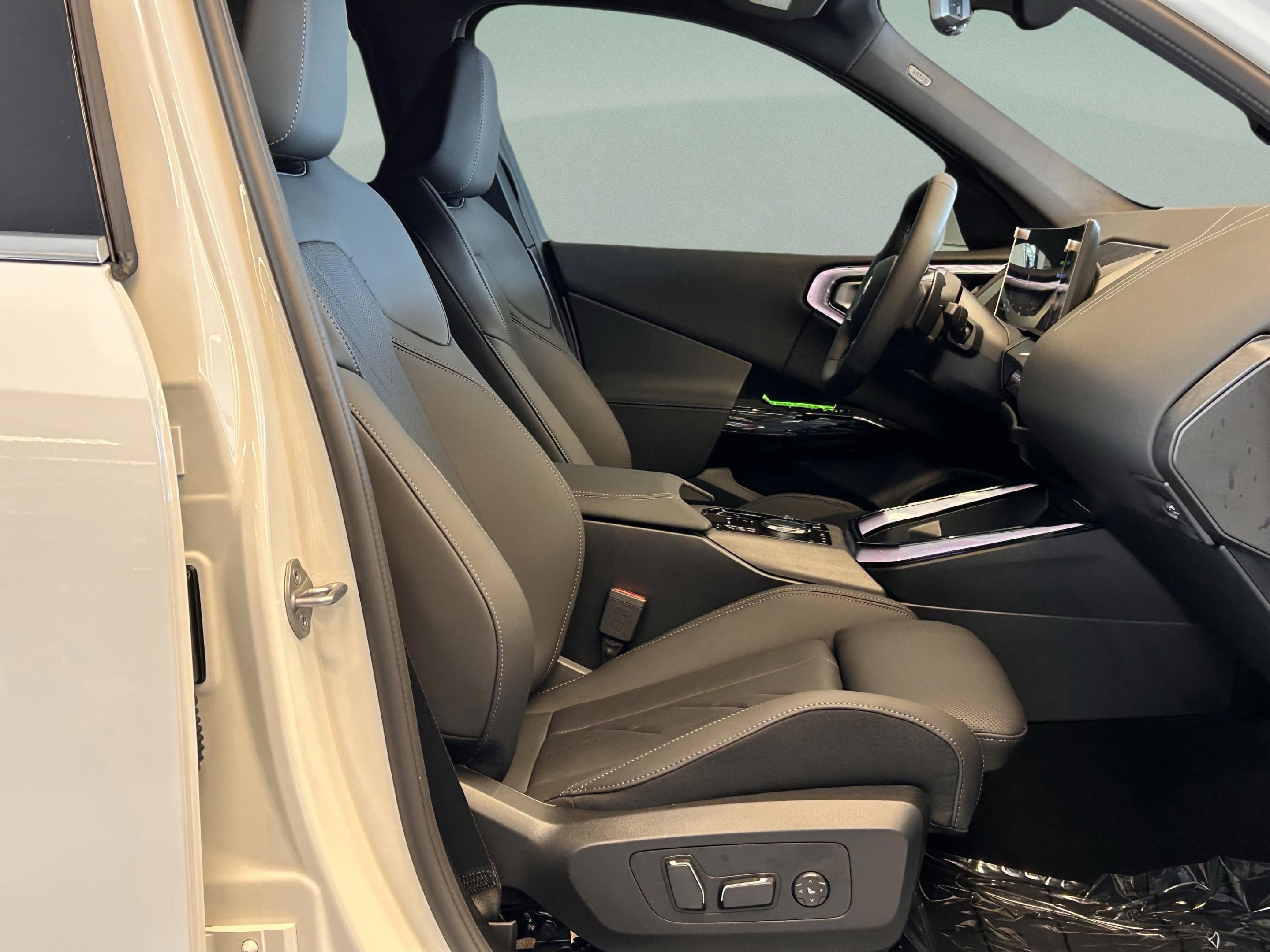 Used 2026 BMW X3 xDrive30 w/ Convenience Package image 28