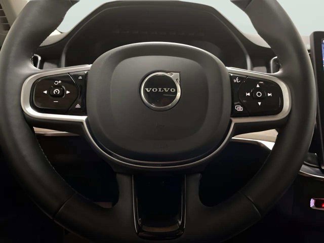 Used 2025 Volvo XC90 B6 Plus w/ Protection Package Premier AWD/4WD image 36