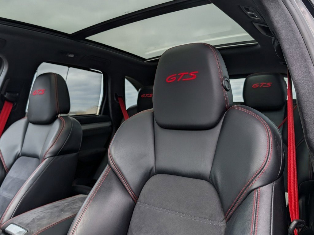 Used 2016 Porsche Cayenne GTS image 12