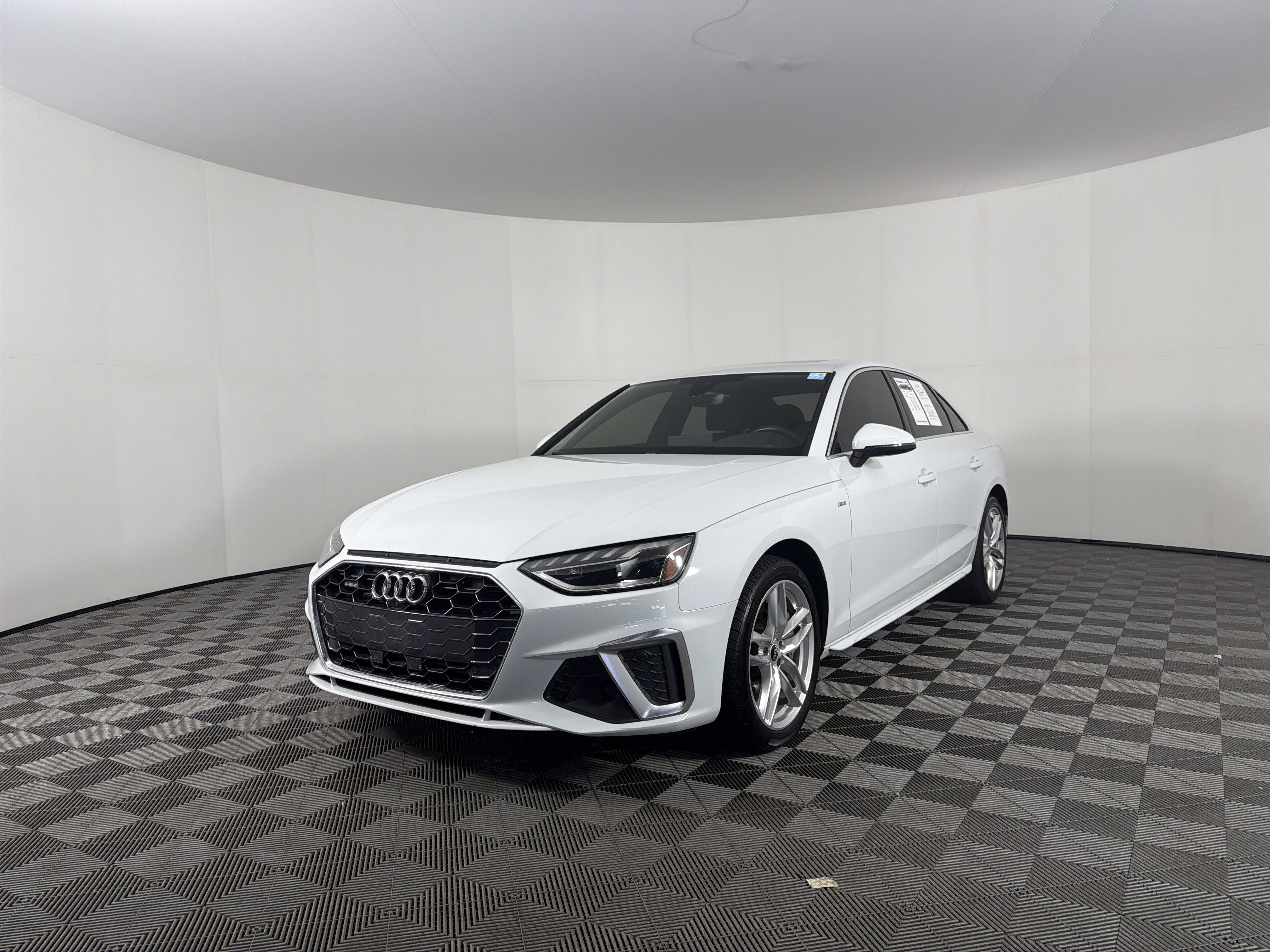 Used 2021 Audi A4 2.0T Premium Plus w/ Premium Plus Package image 3