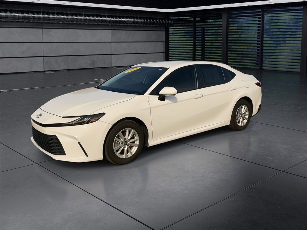 Used 2025 Toyota Camry LE image 4