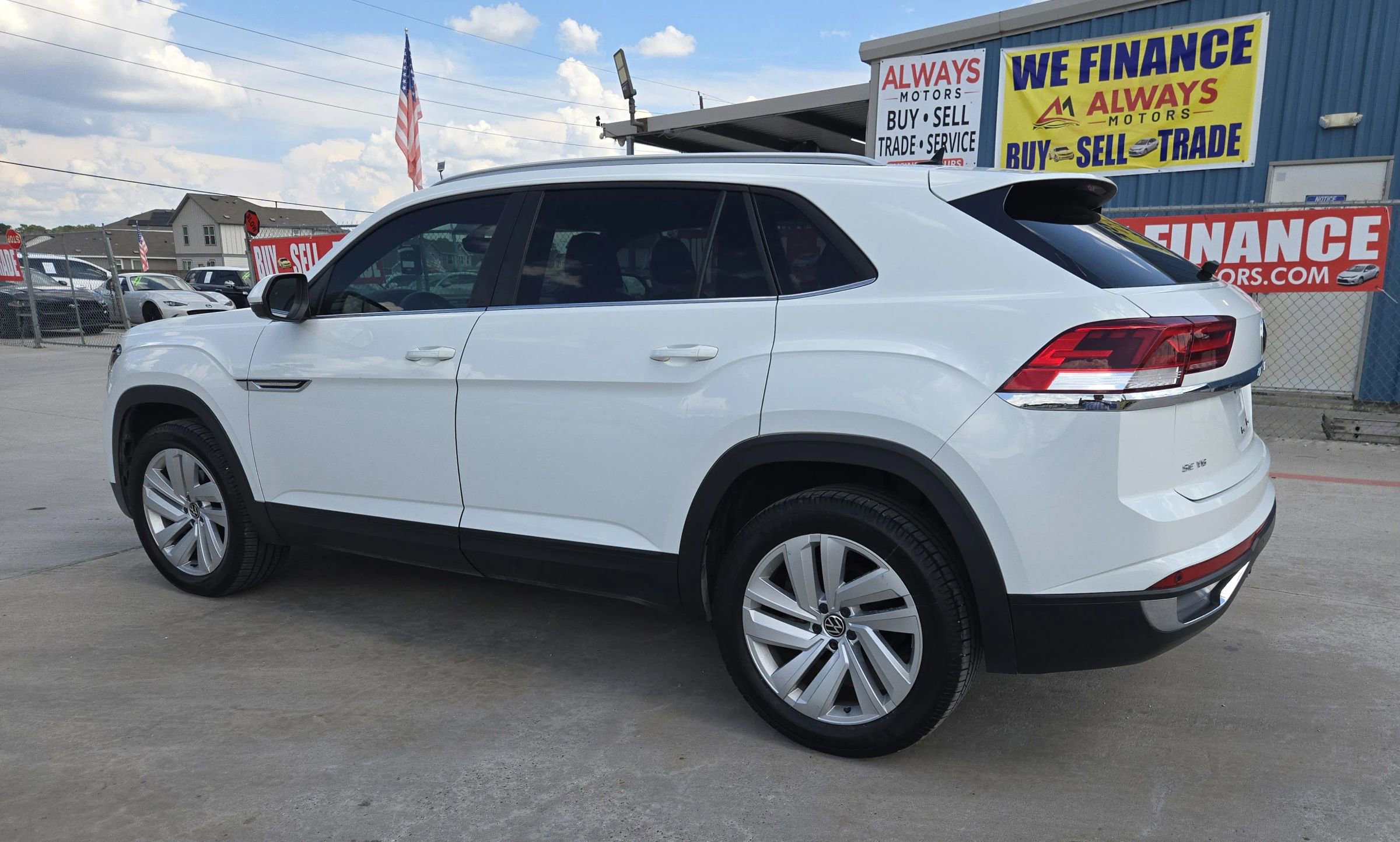 Used 2021 Volkswagen Atlas Cross Sport SE w/ Panoramic Sunroof Package image 12
