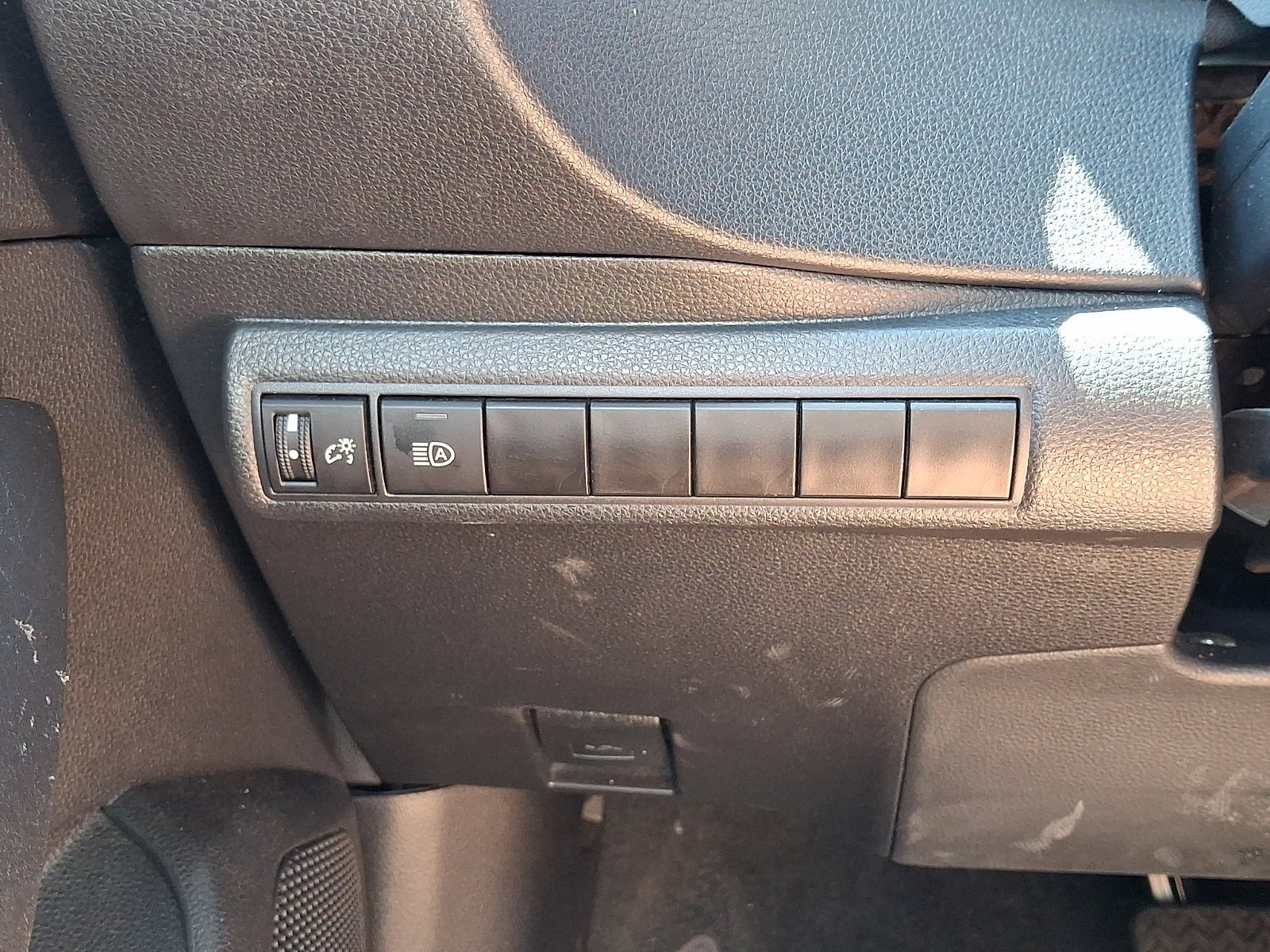 Used 2025 Toyota Corolla LE FWD image 25