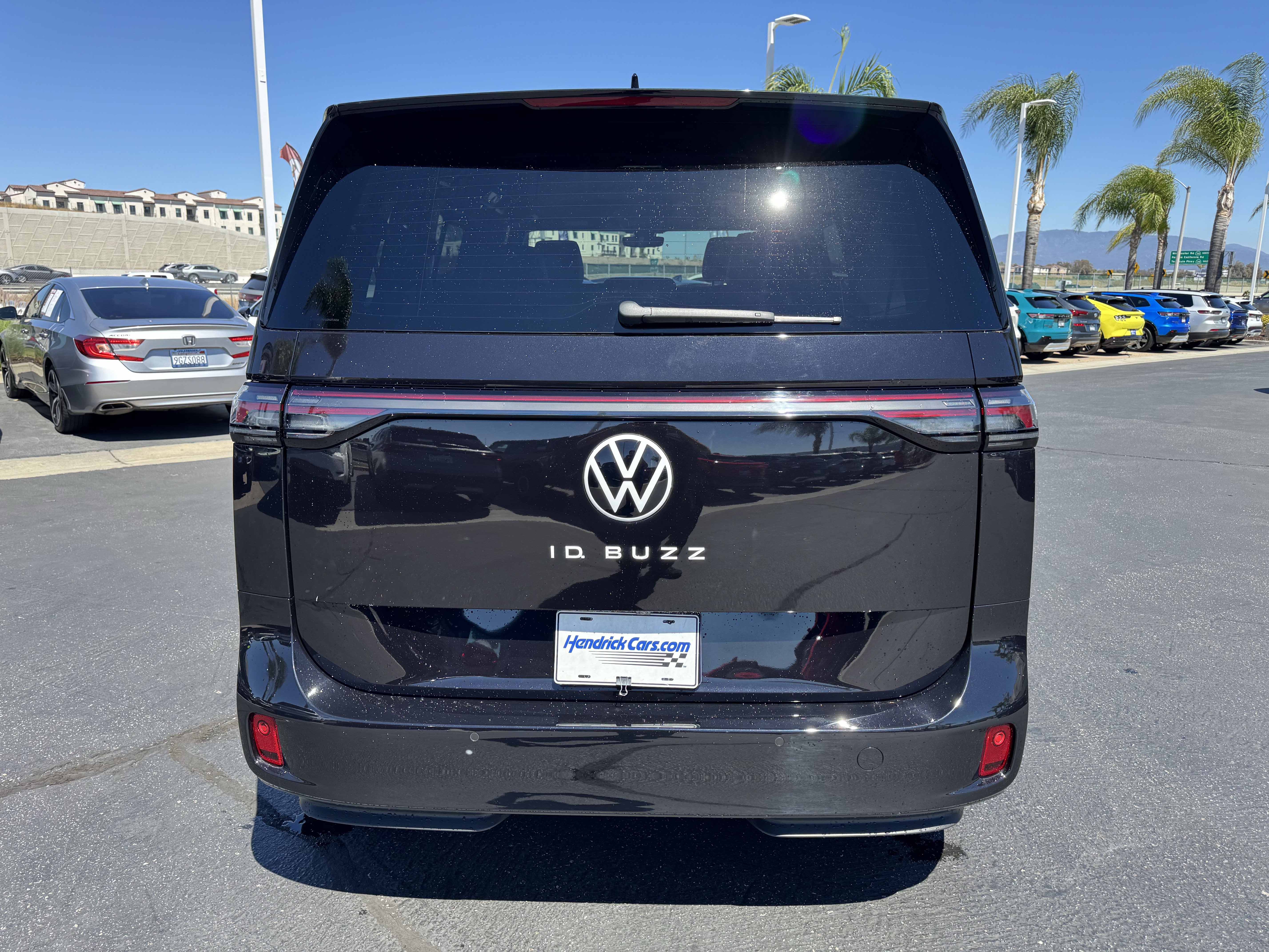 Certified 2025 Volkswagen ID. Buzz Pro S RWD image 8