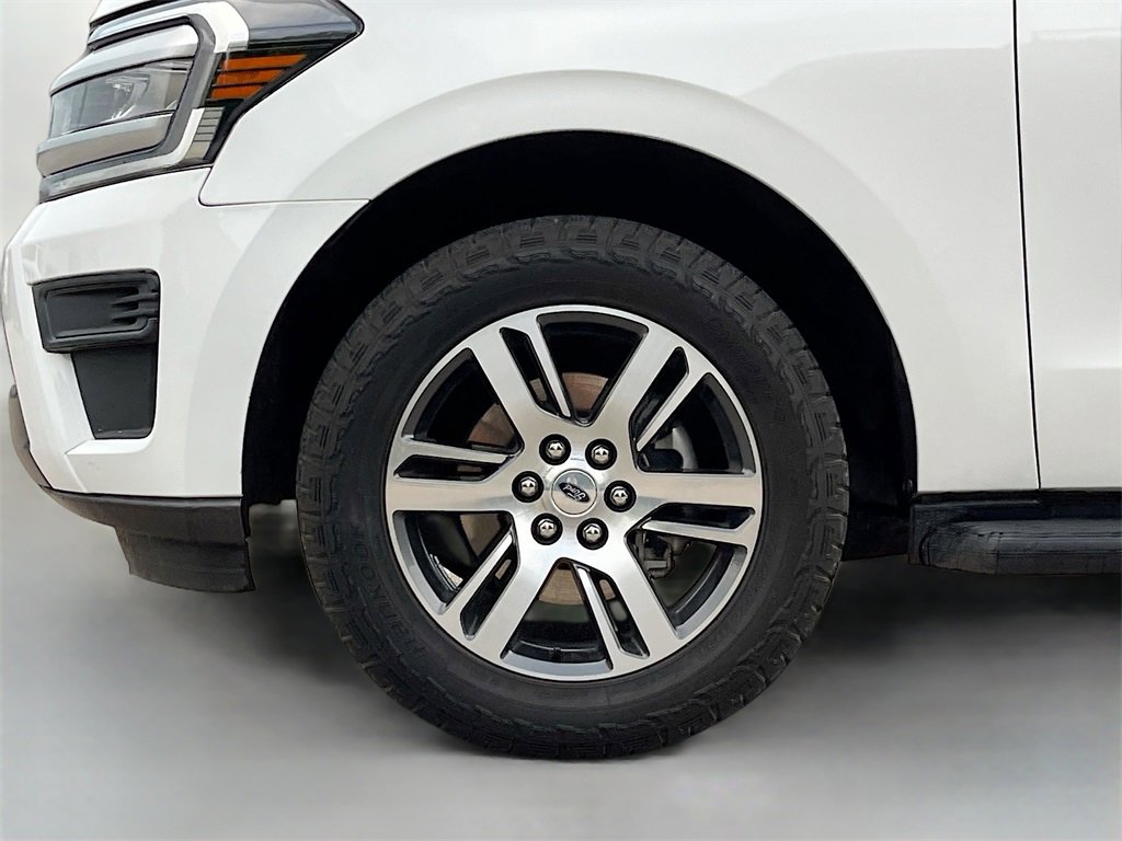 Used 2024 Ford Expedition XLT image 33