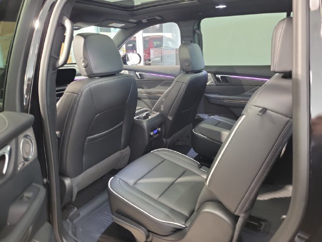 New 2026 Buick Enclave Avenir w/ Super Cruise Package FWD image 13