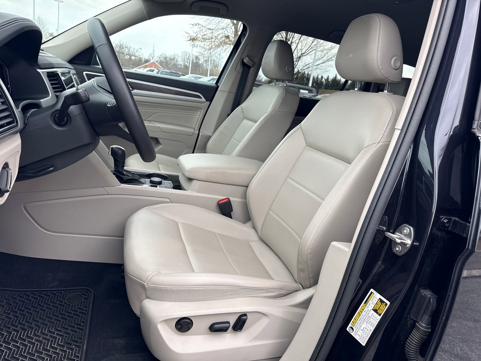 Certified 2023 Volkswagen Atlas SE w/ Black Wheel Package image 10