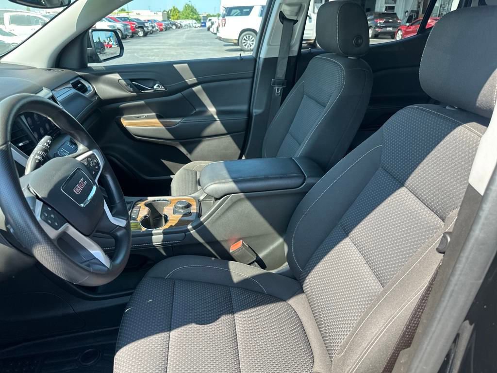 Used 2023 GMC Acadia SLE image 10