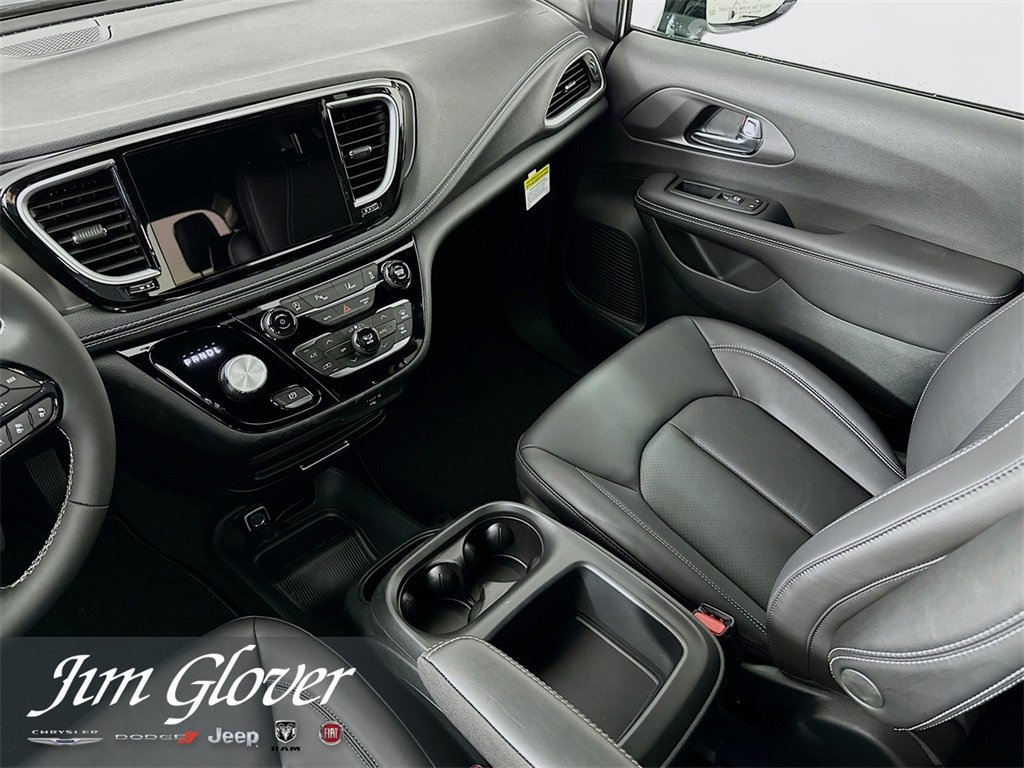 New 2026 Chrysler Pacifica Select w/ S Appearance Package image 19
