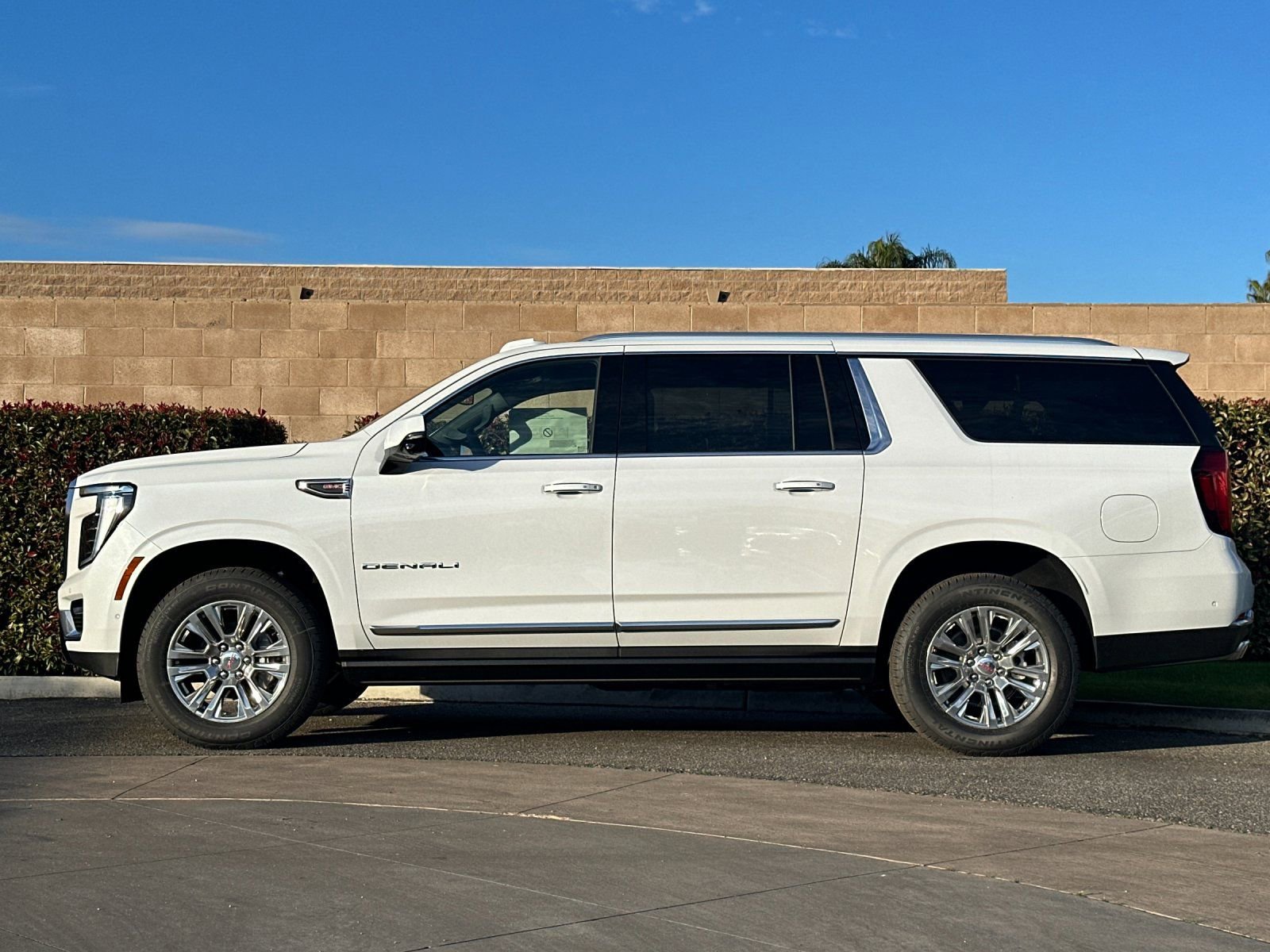 New 2026 GMC Yukon XL Denali w/ Sun & Power Step Package AWD/4WD image 7