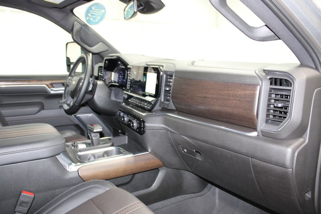 Used 2025 Chevrolet Silverado 1500 High Country w/ High Country Premium Package AWD/4WD image 31