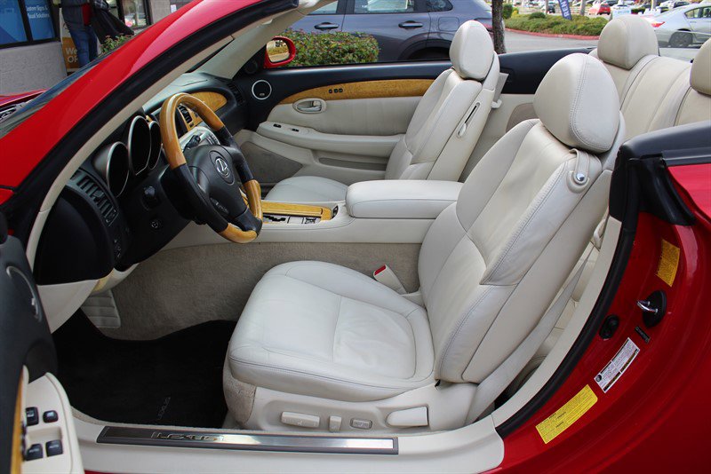 Used 2005 Lexus SC 430 Convertible image 24