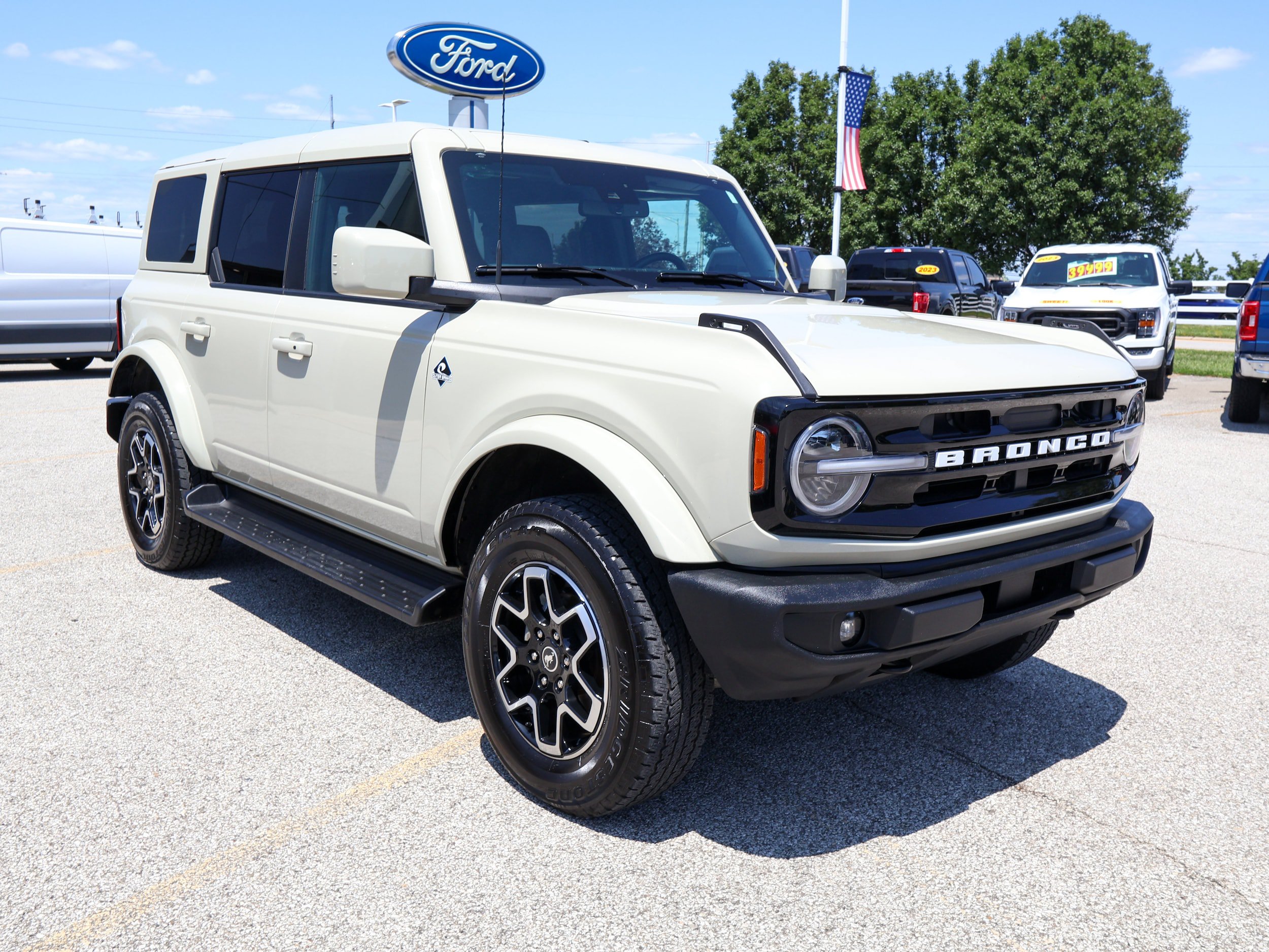 Used 2025 Ford Bronco Outer Banks AWD/4WD image 7