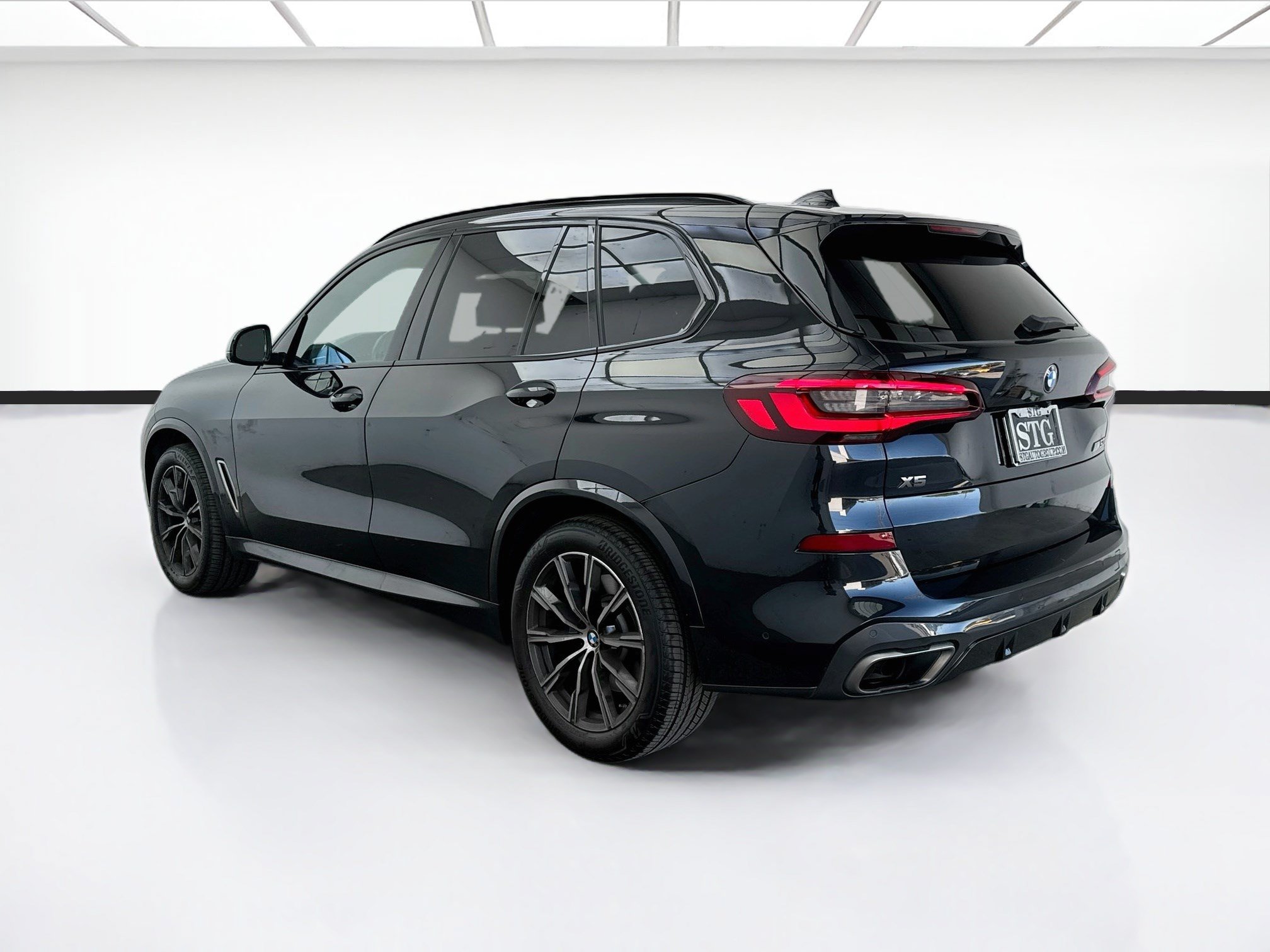 Used 2021 BMW X5 M50i w/ Premium Package AWD/4WD image 6