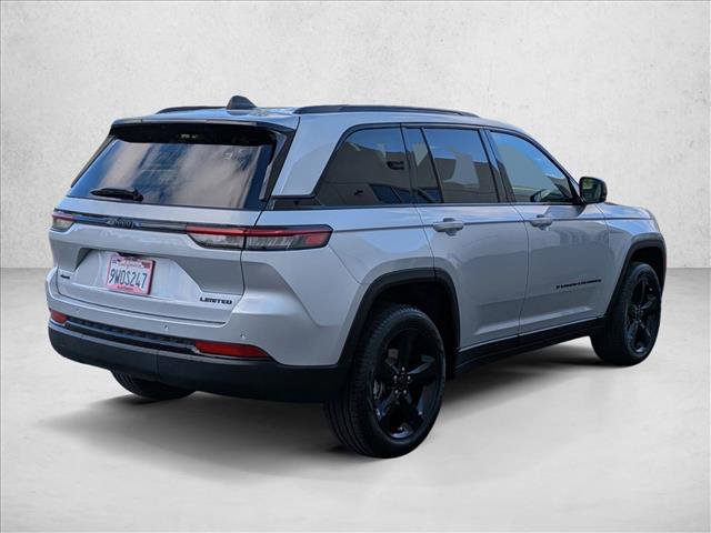 Used 2025 Jeep Grand Cherokee Limited w/ Black Appearance Package AWD/4WD image 5