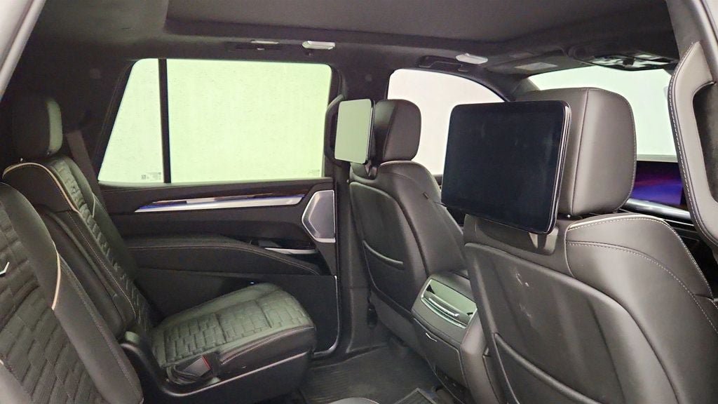 Used 2025 Cadillac Escalade Sport Platinum w/ LPO, ONYX Package AWD/4WD image 29