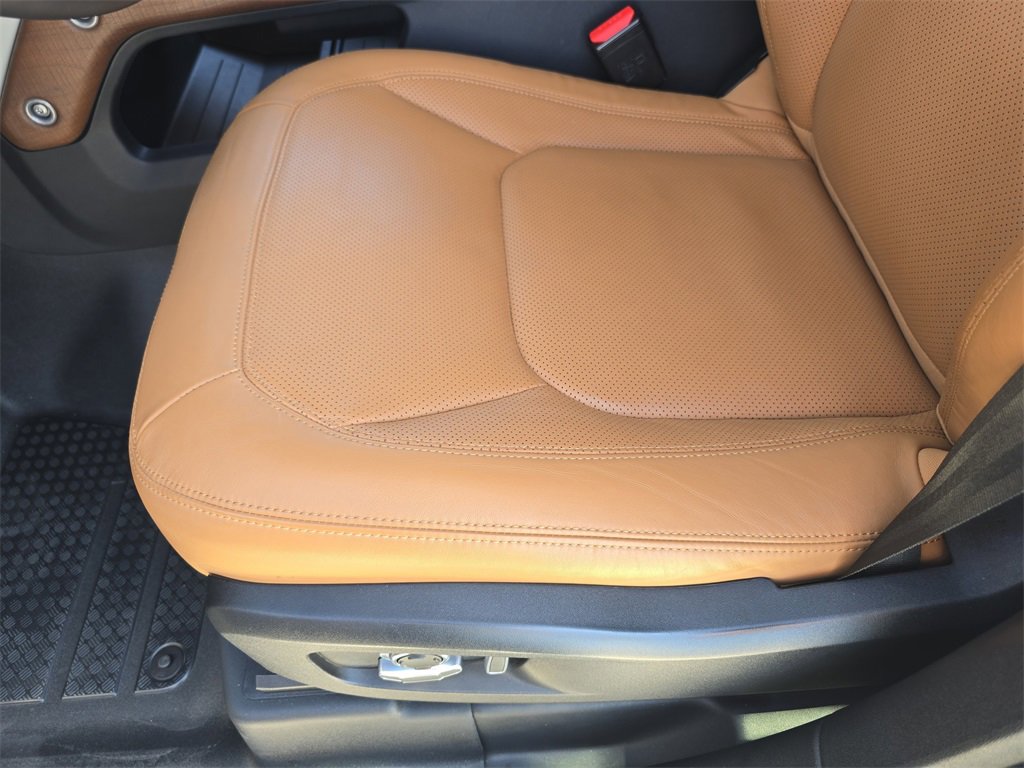 Used 2023 Land Rover Defender 130 First Edition image 30