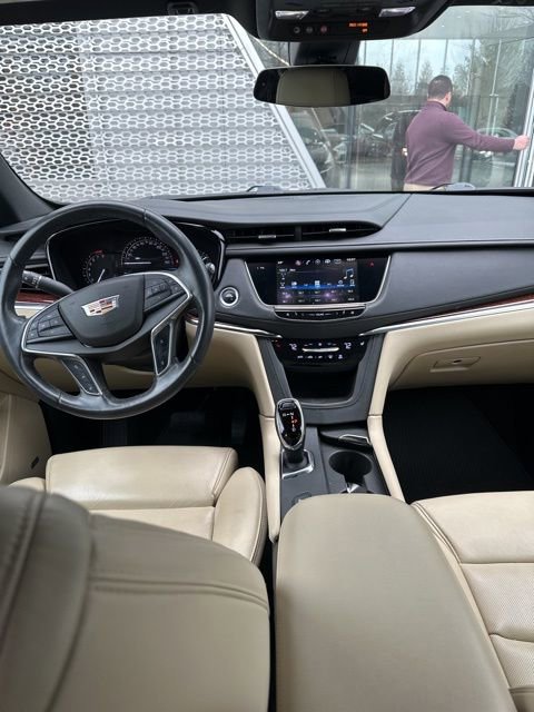 Used 2017 Cadillac XT5 Luxury w/ Driver Awareness Package image 10