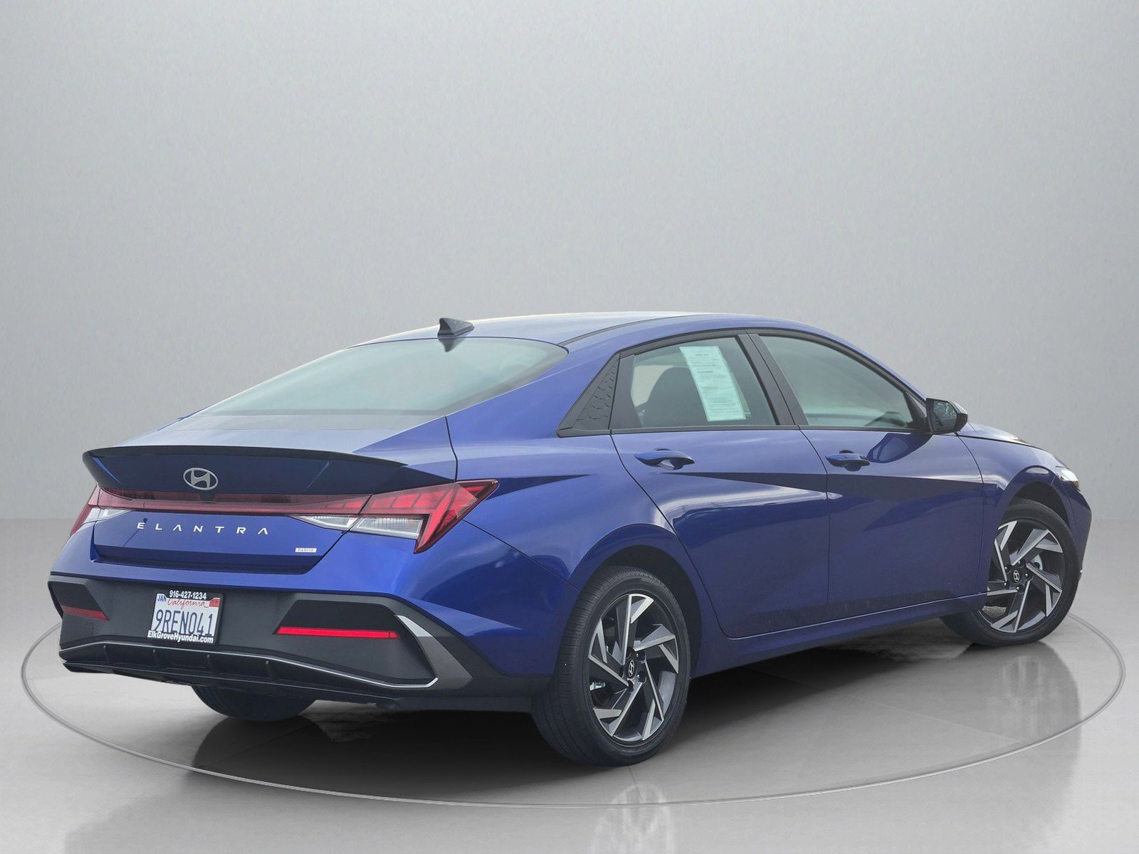 Used 2025 Hyundai Elantra SEL w/ Cargo Package image 8