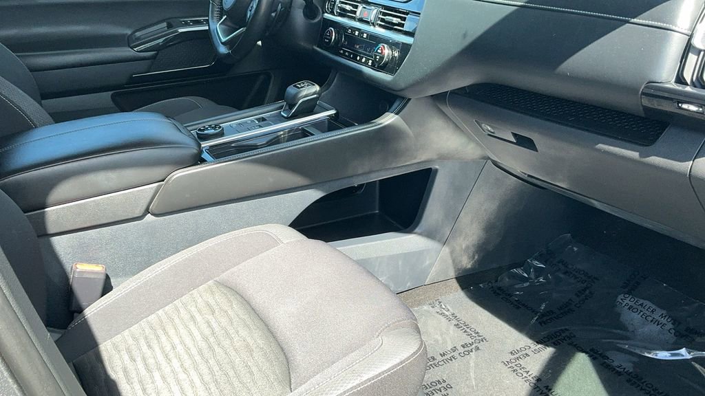 Used 2024 Nissan Pathfinder SV image 17