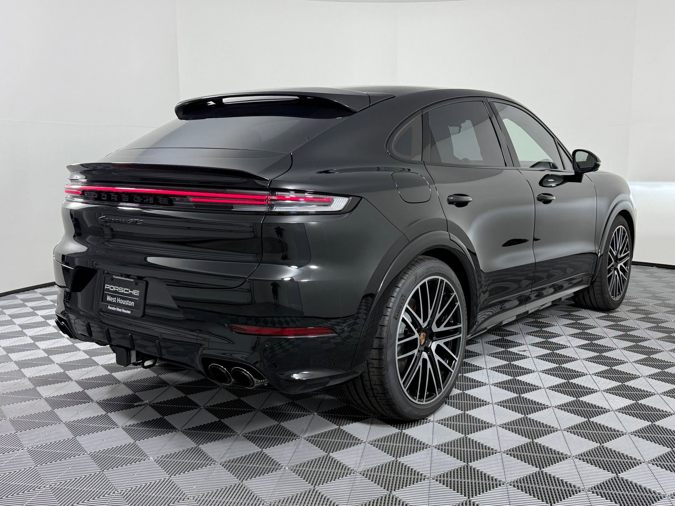 New 2026 Porsche Cayenne GTS image 9
