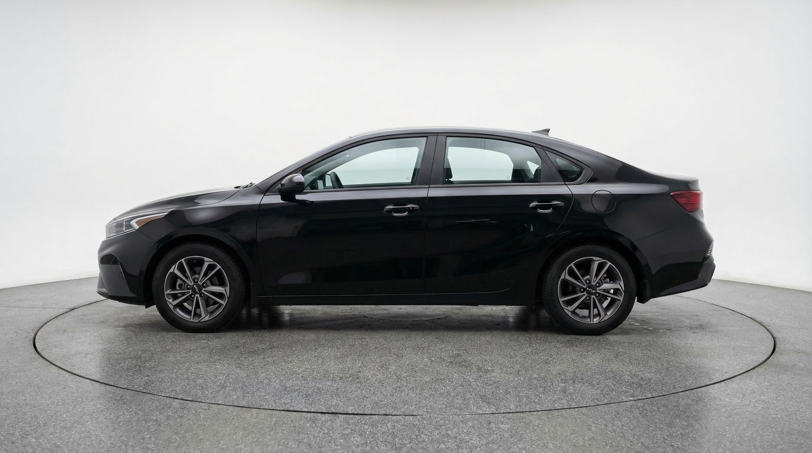 Used 2024 Kia Forte LXS FWD image 5