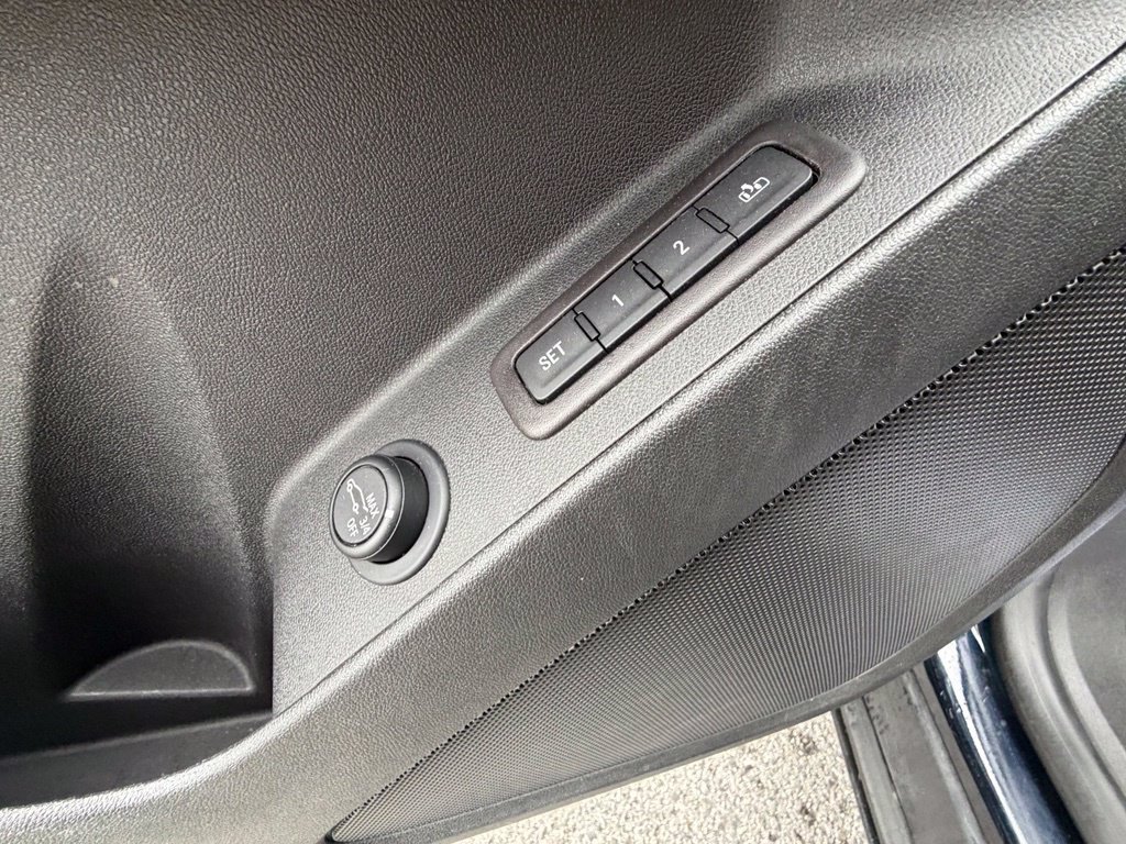 Used 2021 Chevrolet Equinox Premier AWD/4WD image 17