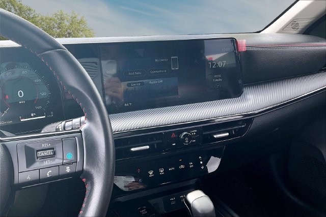 Certified 2025 Nissan Kicks SR AWD/4WD image 9