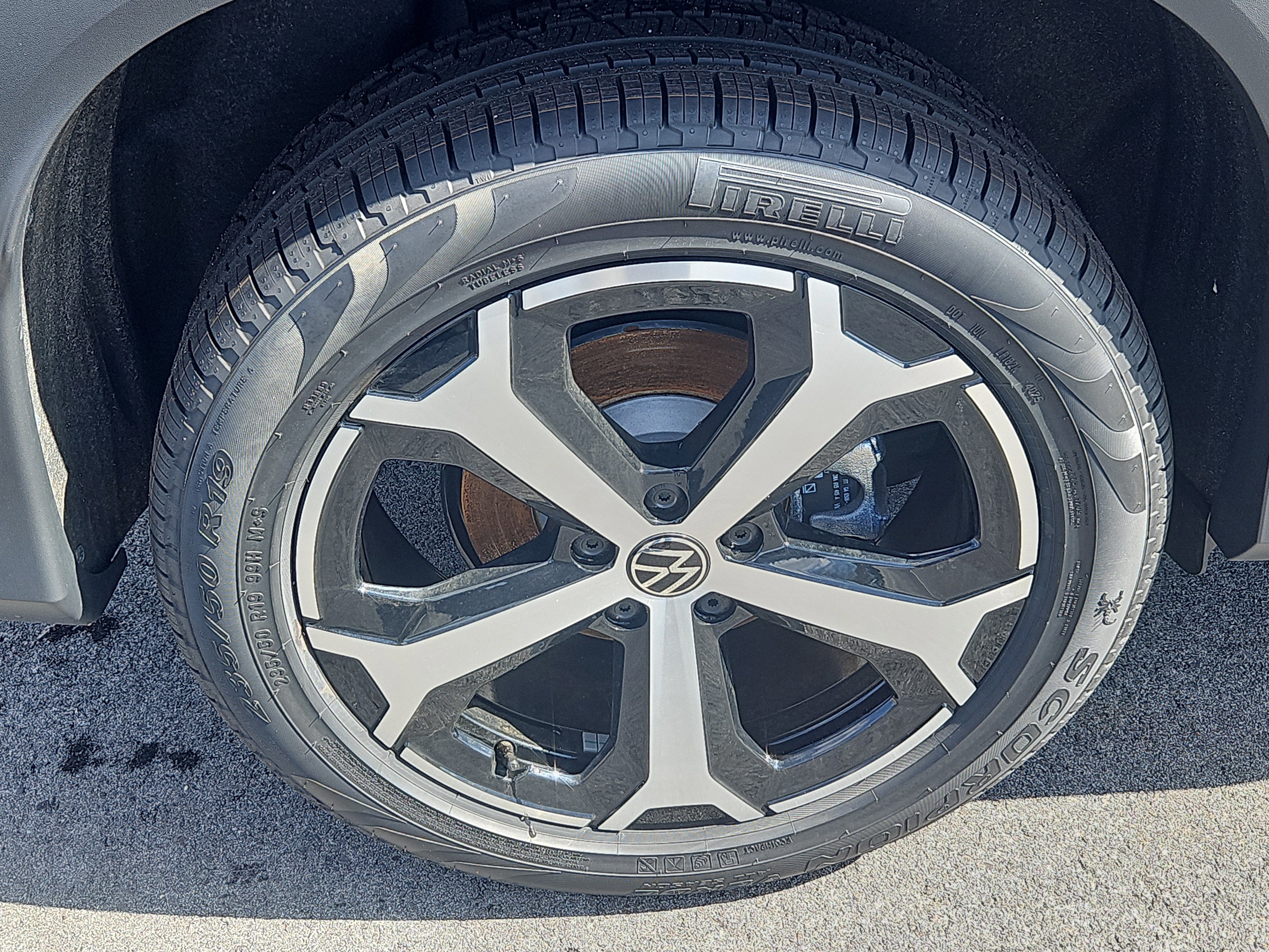 New 2026 Volkswagen Tiguan SE image 3