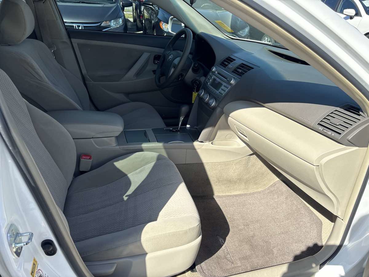 Used 2011 Toyota Camry LE image 18