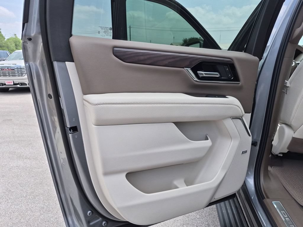 New 2026 GMC Yukon XL Denali w/ Sun & Power Step Package AWD/4WD image 37