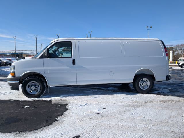 New 2025 Chevrolet Express 3500 Extended w/ Driver Convenience Package image 4