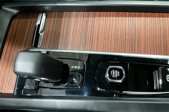 Certified 2023 Volvo XC60 B5 Plus image 32