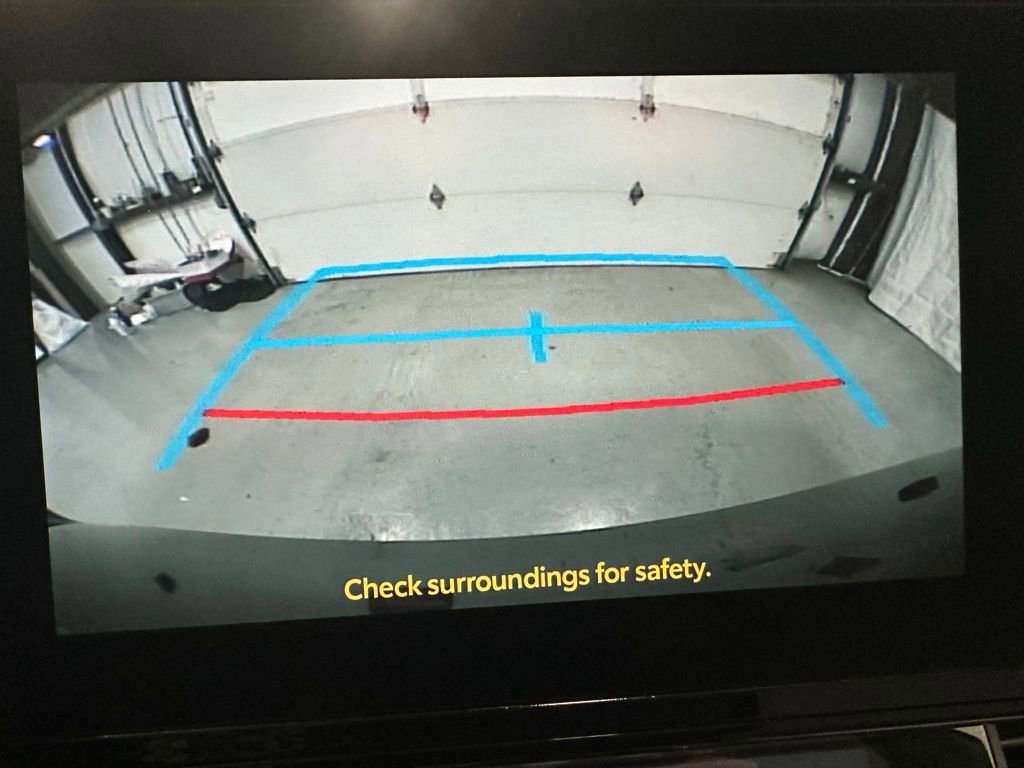 Used 2025 Toyota Sienna LE image 39