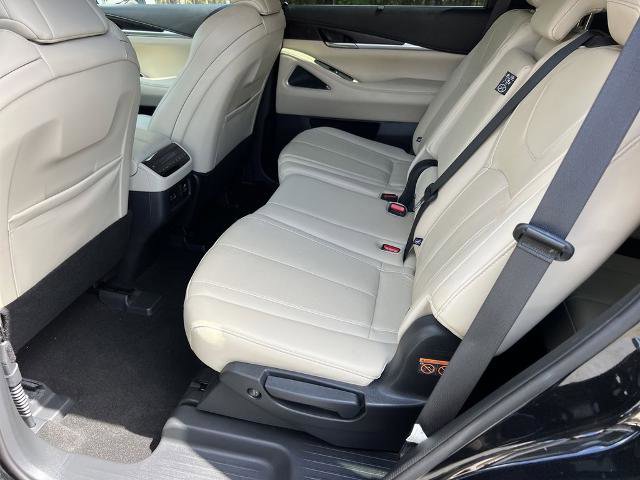 Used 2023 INFINITI QX60 Sensory w/ Vision Package FWD image 17