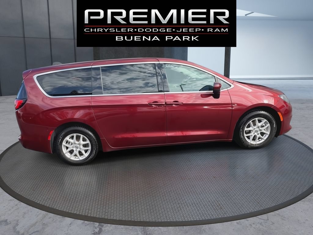 Used 2023 Chrysler Voyager LX FWD image 9